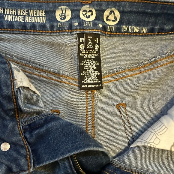Rewash jean shorts Sz 25 or 1 LN - Picture 3 of 3